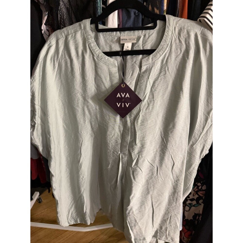 Ava & Viv Split V-Neck Tunic Top in Light Mint - Picture 2 of 3